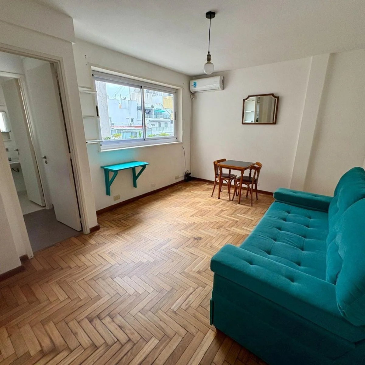 Monoambiente lateral con parquet