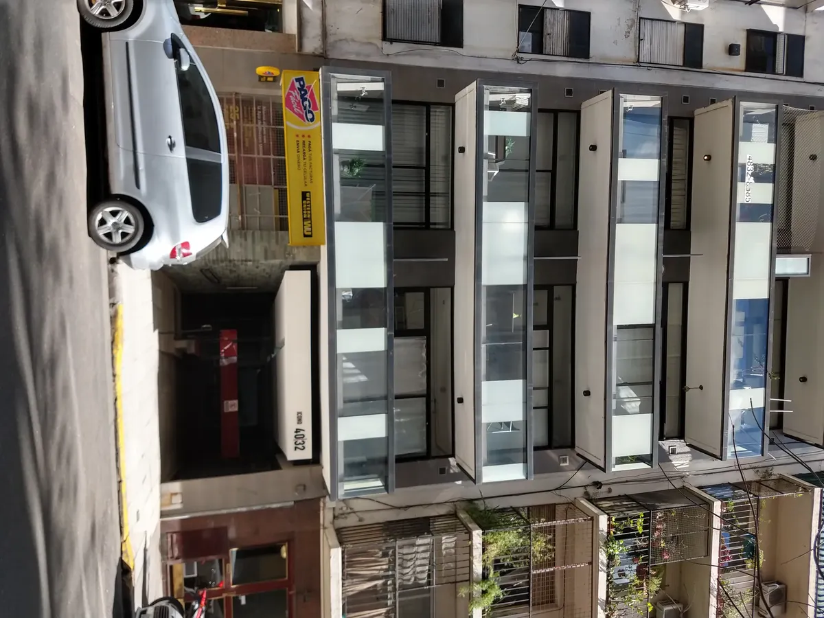 Monoambiente con balcón