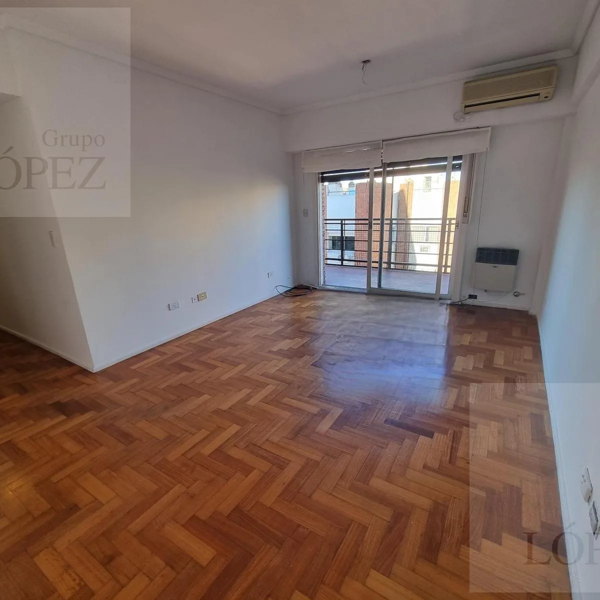 3 ambientes al frente con balcón terraza