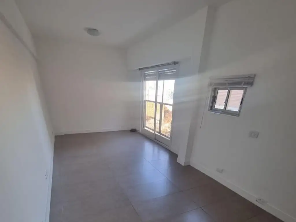 Renovated rear-facing studio