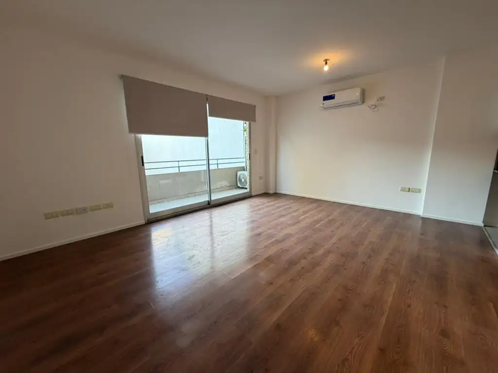 Monoambiente con balcón y amenities