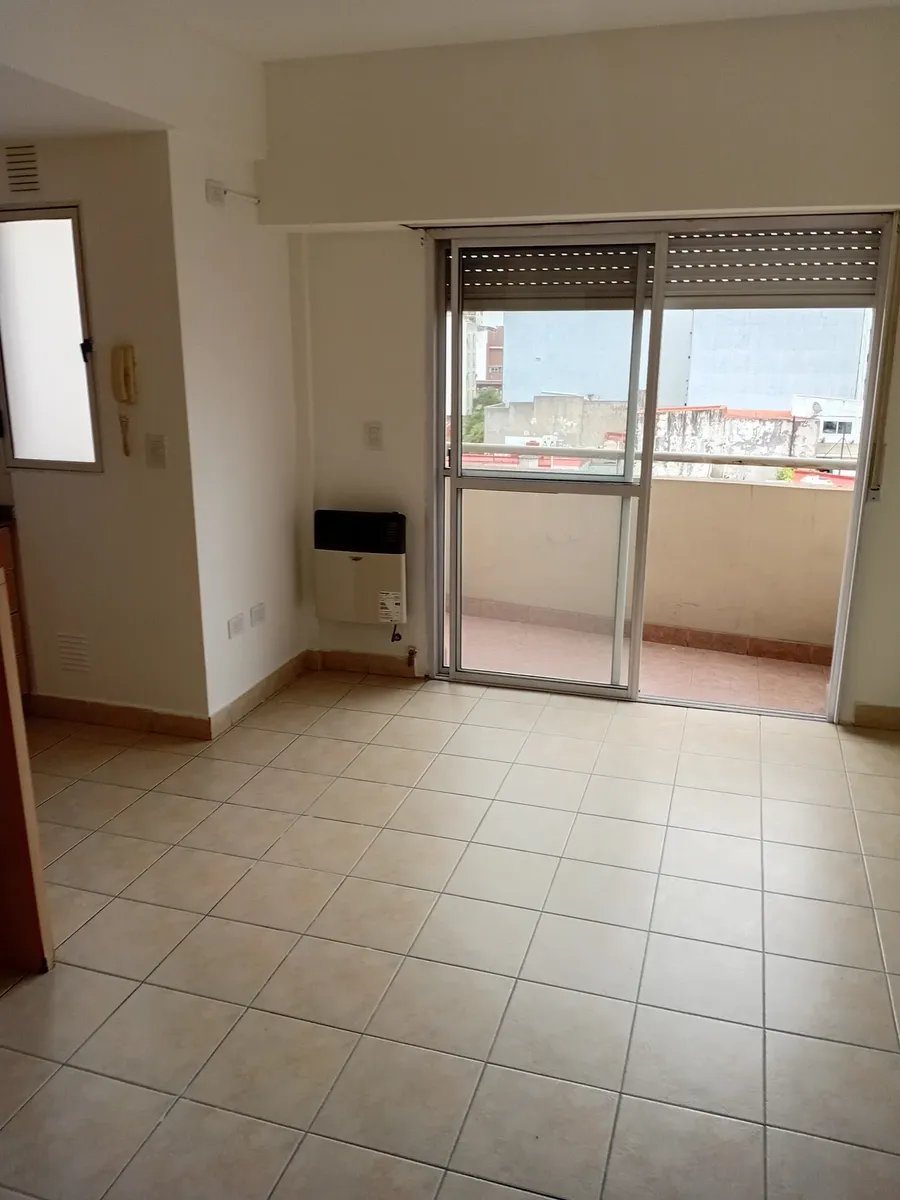 2 ambientes con balcón y cochera