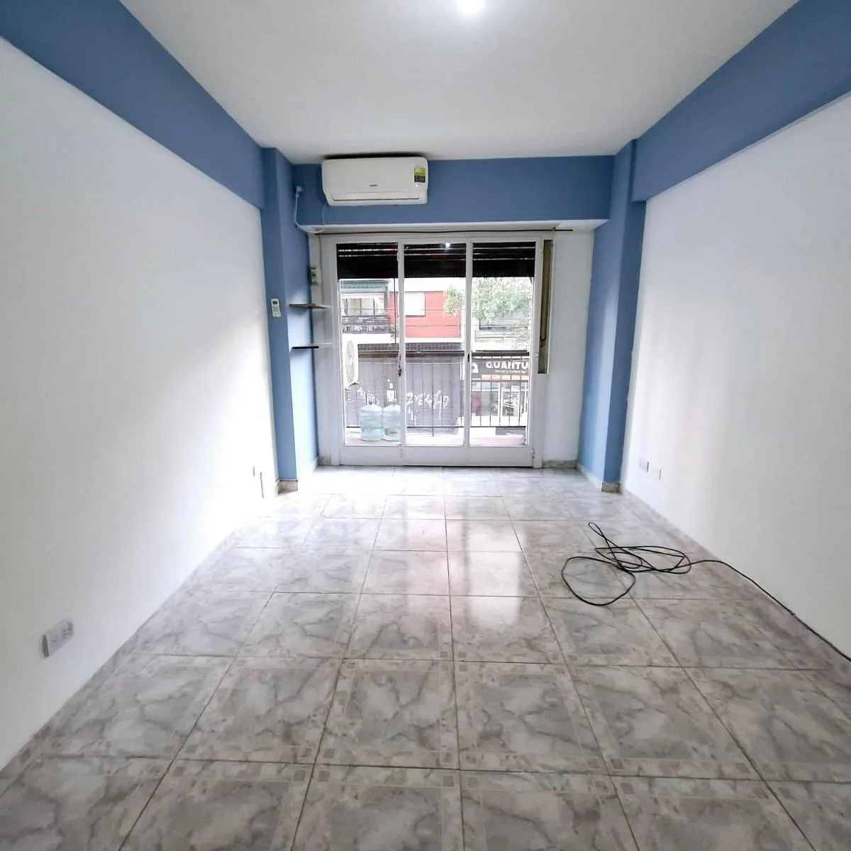 2 ambientes con balcón y patio