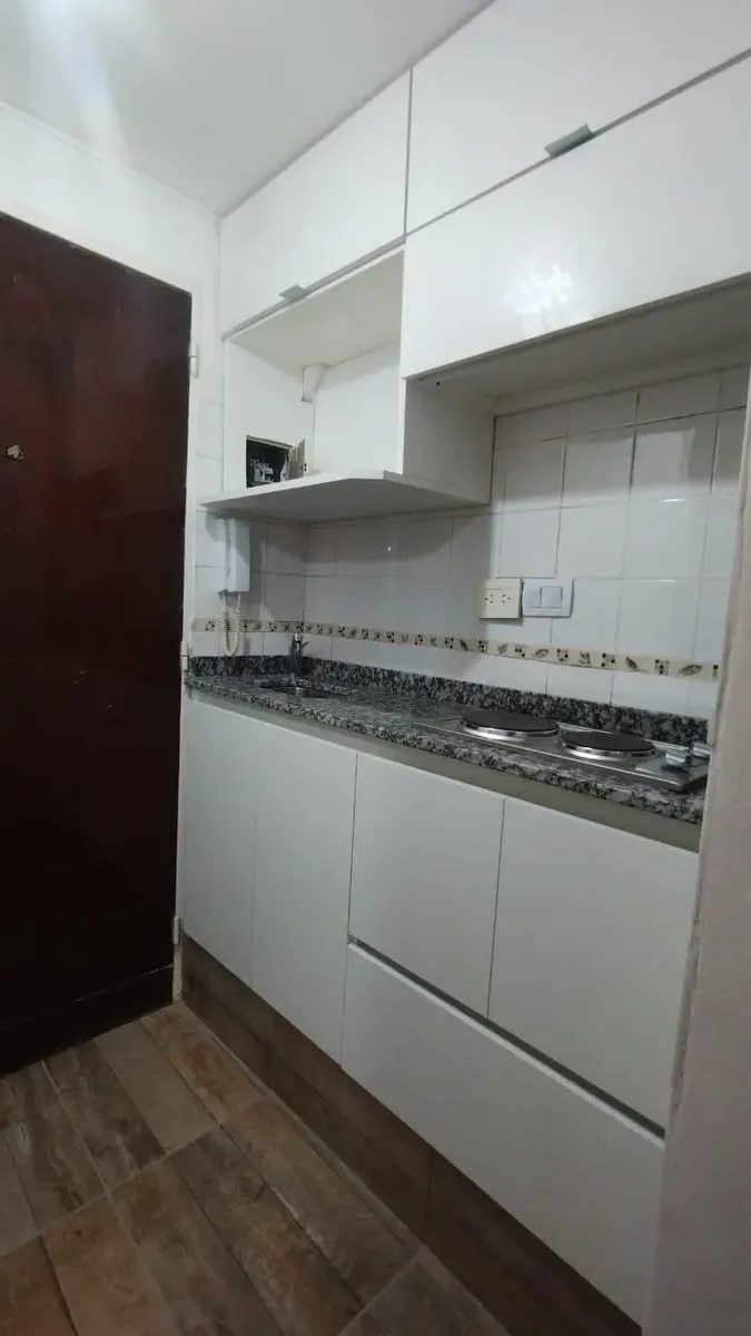 Monoambiente con patio exclusivo