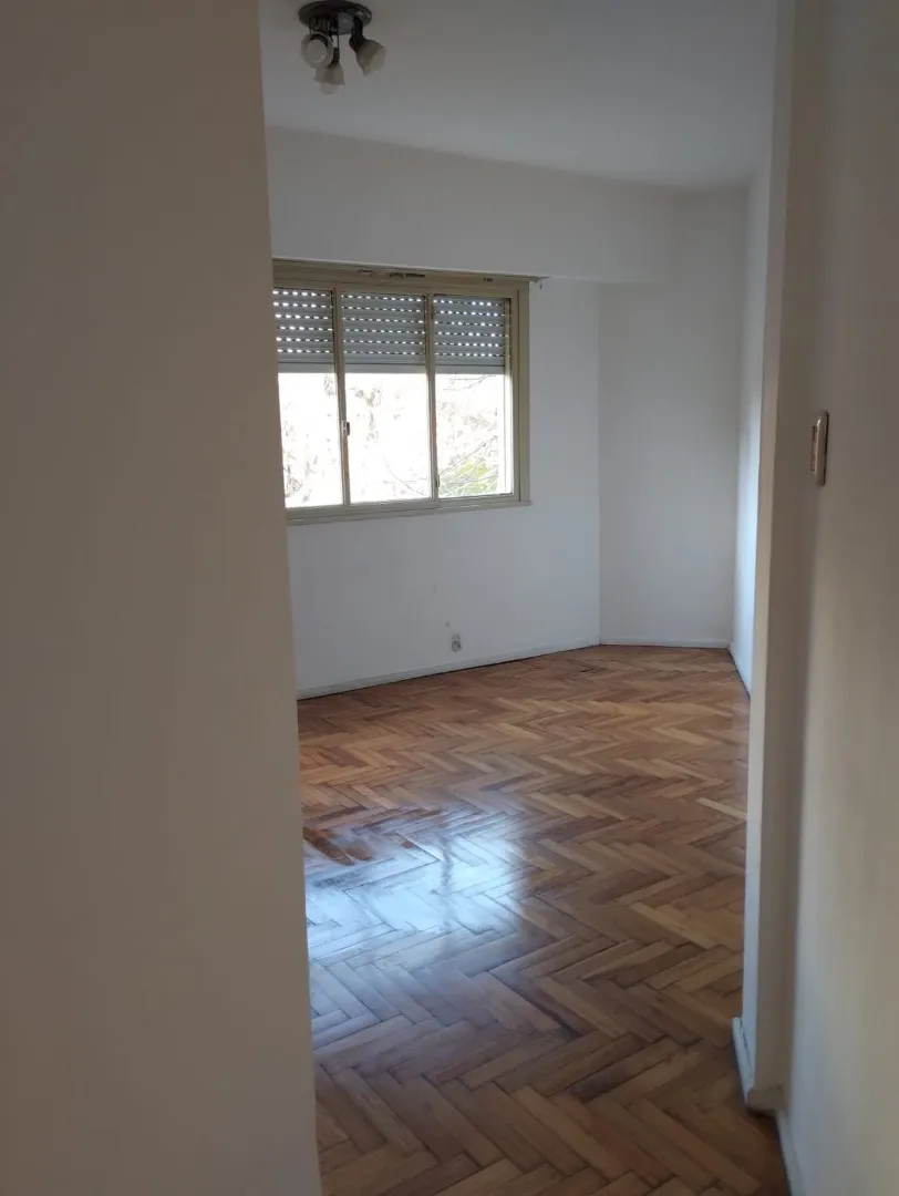 Front-facing 2-room apartment 34 m²