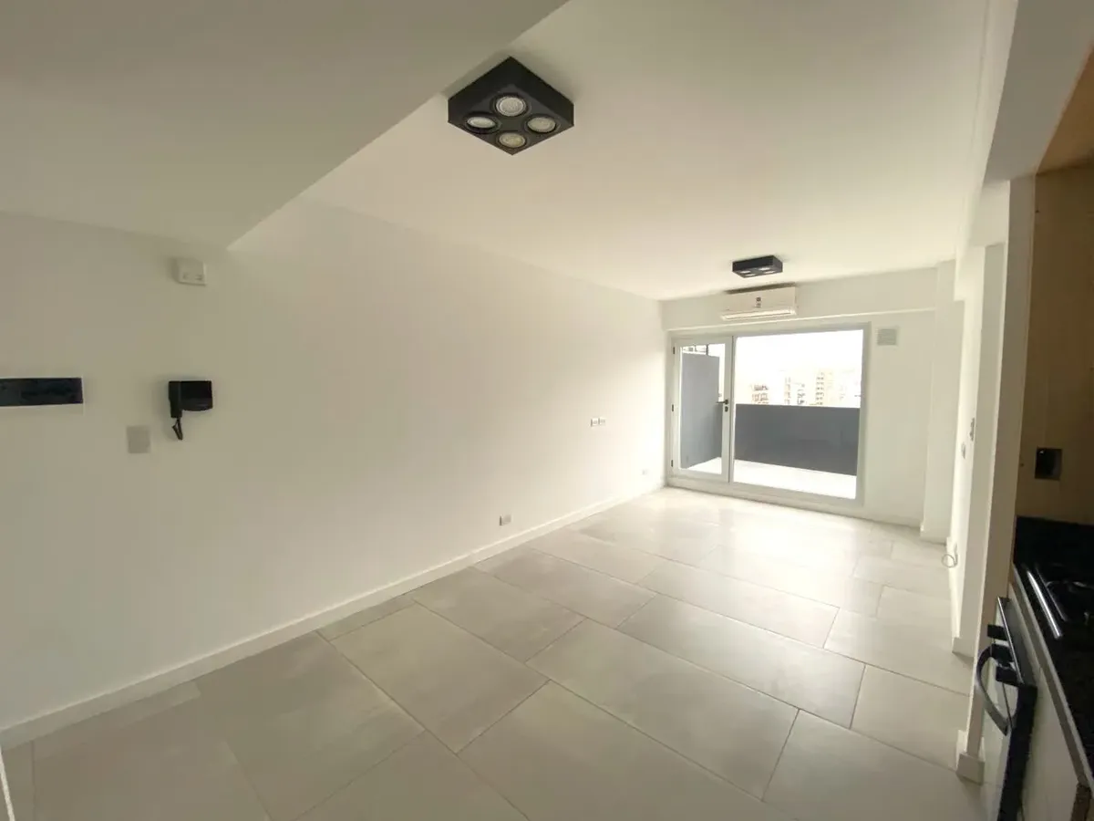 ¡imperdible! 3 Ambientes Con Balcón Aterrazado En Alquiler