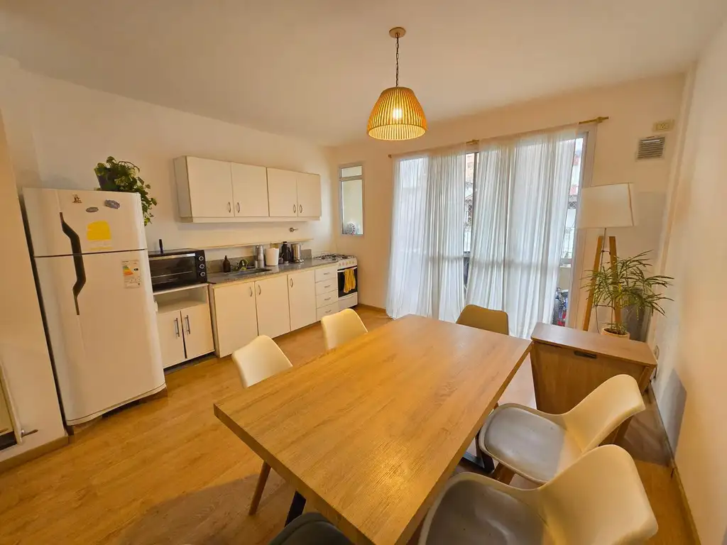 1 dormitorio con balcón norte