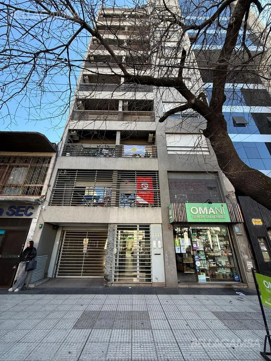 2BR apartment with covered parking