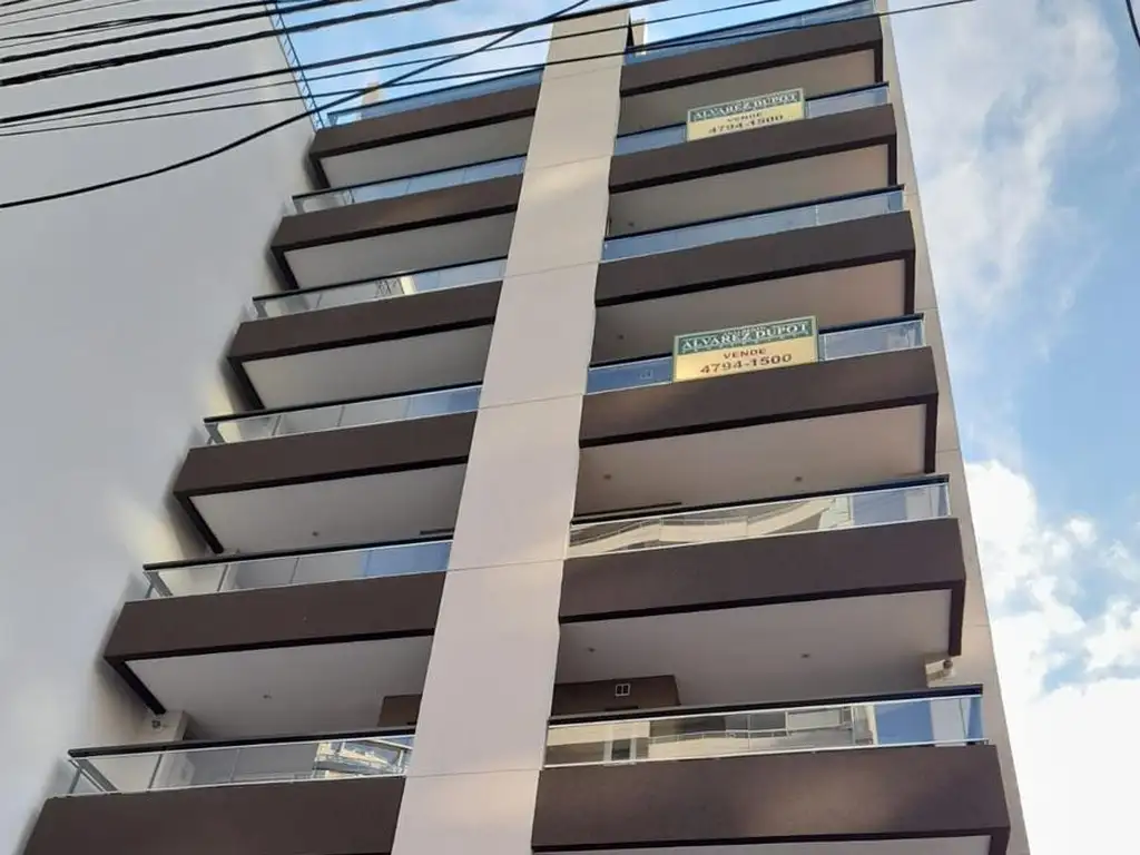 Departamento con balcón al frente