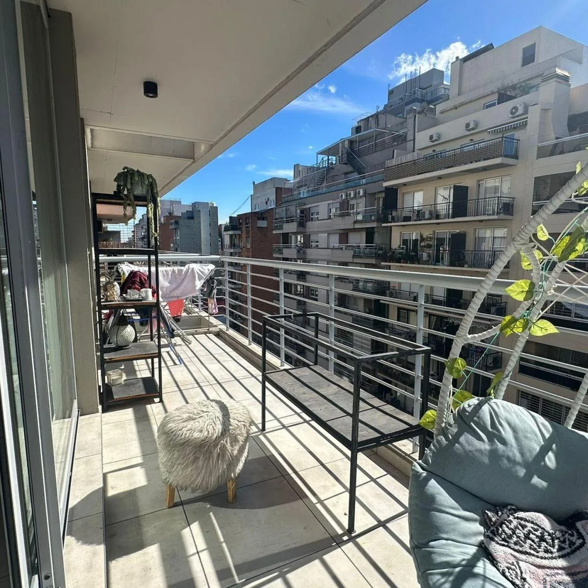 2 ambientes con balcón y cochera