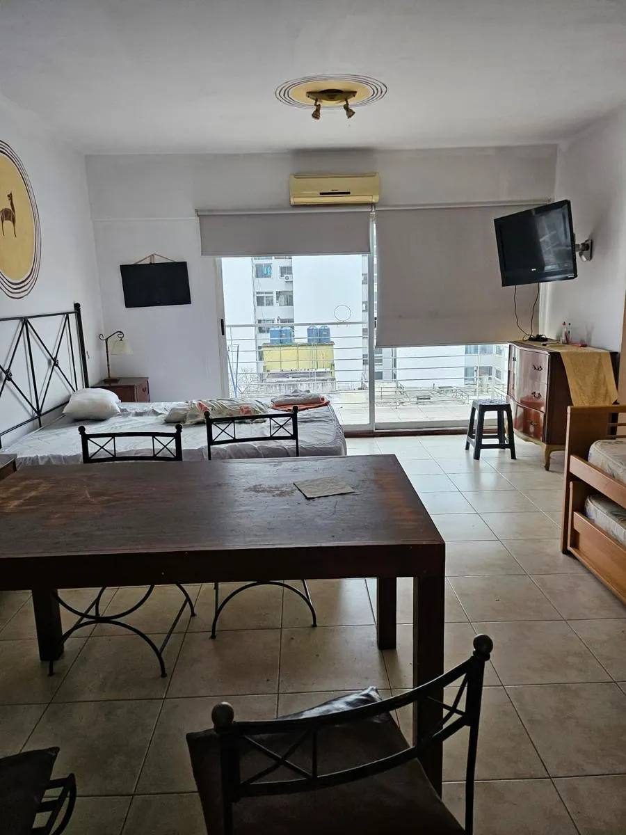 Monoambiente con balcón