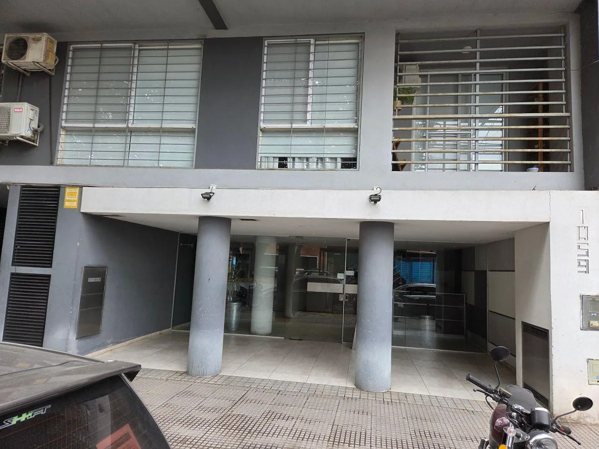 Interno con balcón y SUM