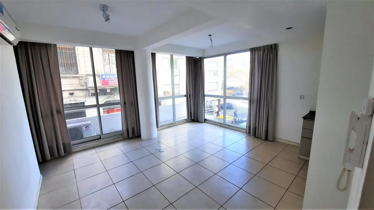 2 ambientes con balcón y piscina