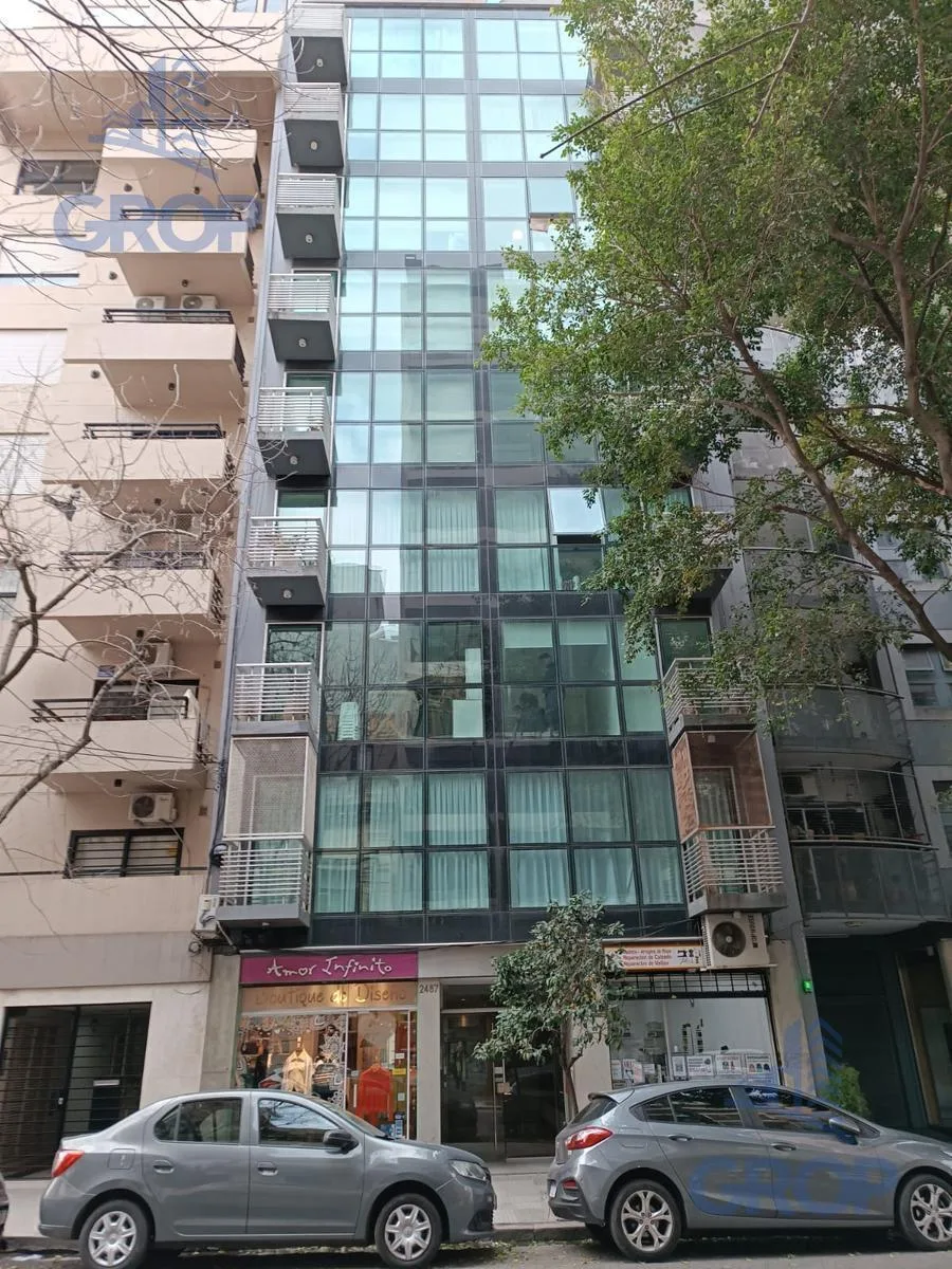 Monoambiente con balcón al frente