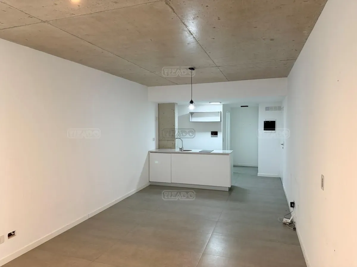 Monoambiente con balcón en Vicente López