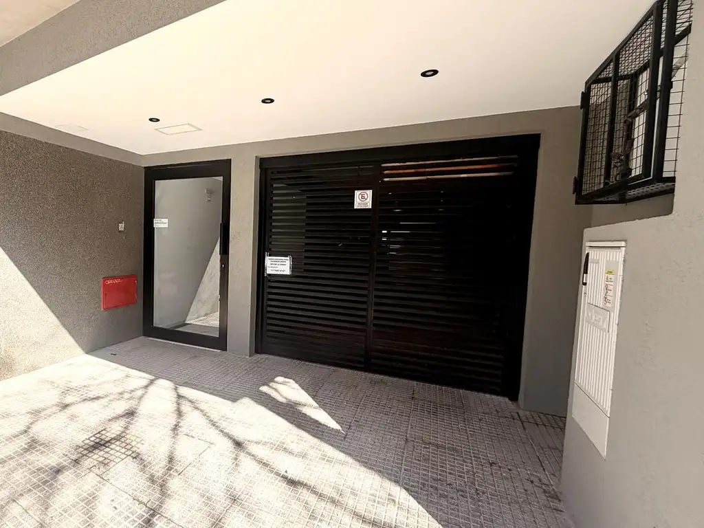 1 ambiente con patio y terraza