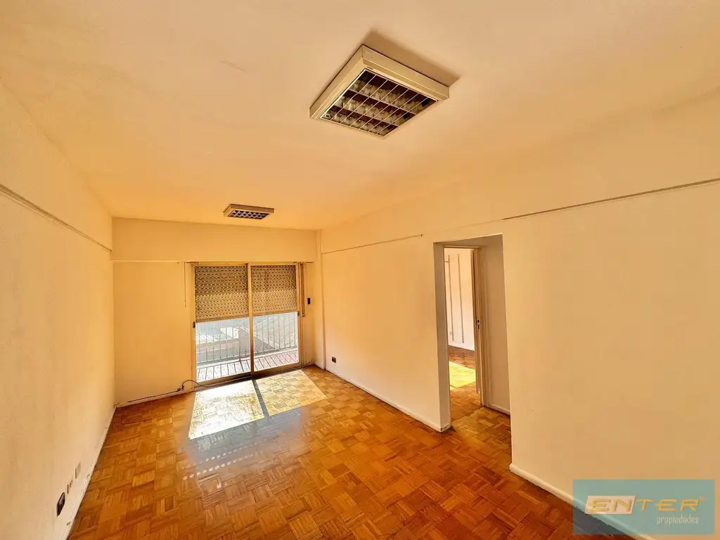 Departamento con balcón corrido