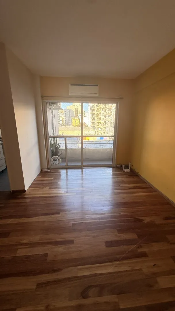 4° piso con balcón