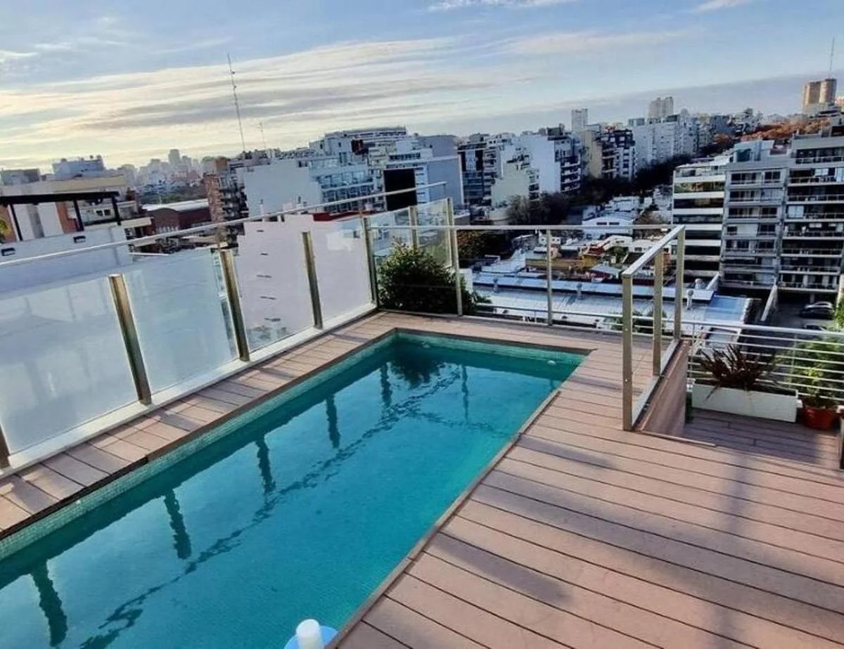 Estúdio com varanda e piscina