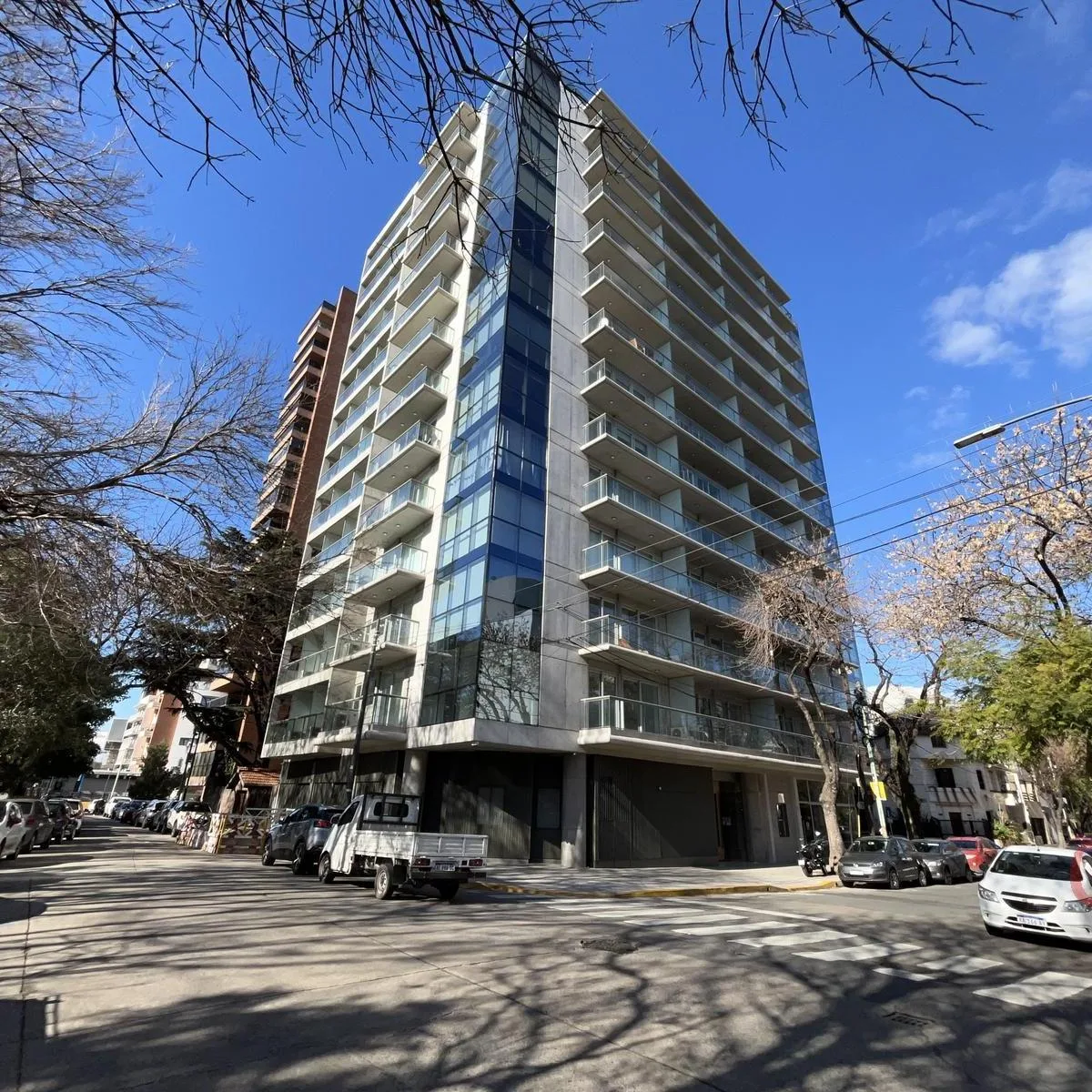 2 ambientes con balcón y cochera