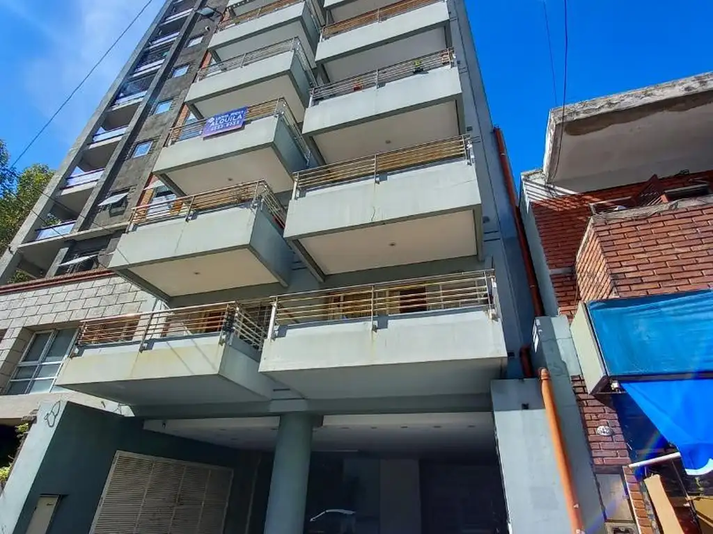 Monoambiente con balcón y amenities