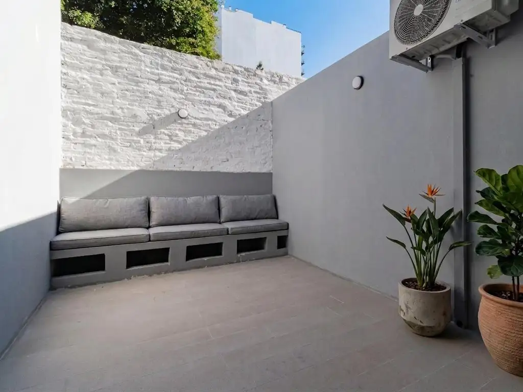 Monoambiente con patio en Belgrano