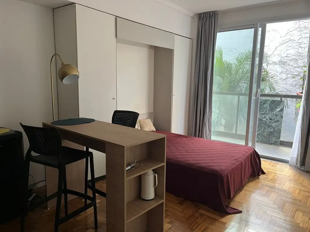Monoambiente con balcón en Palermo