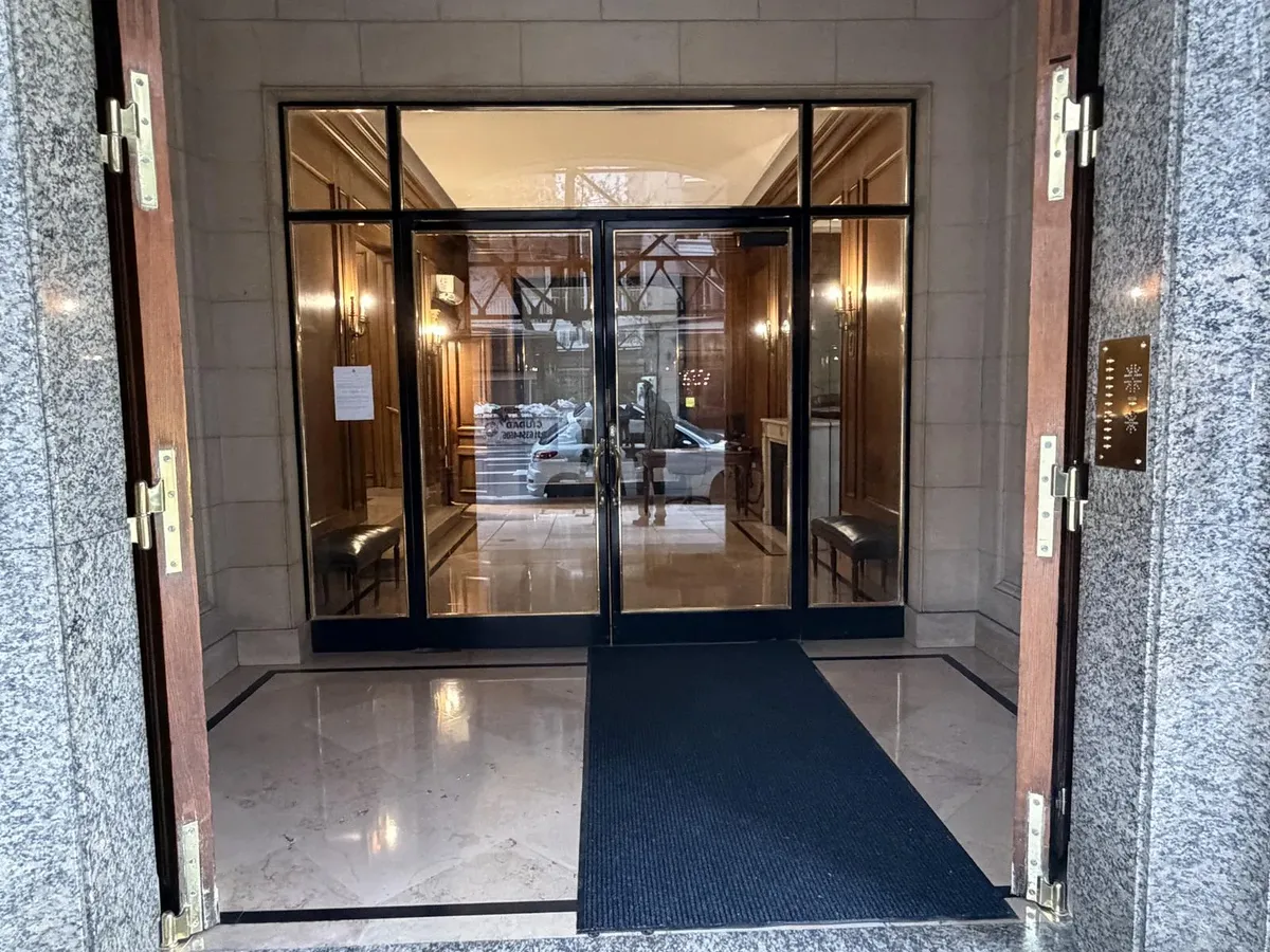 Departamento En Alquiler 4 Dormitorios En Recoleta Con Excelente Ubicación Y Luminosidad