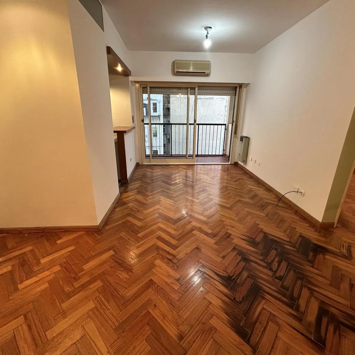 2 ambientes con balcón