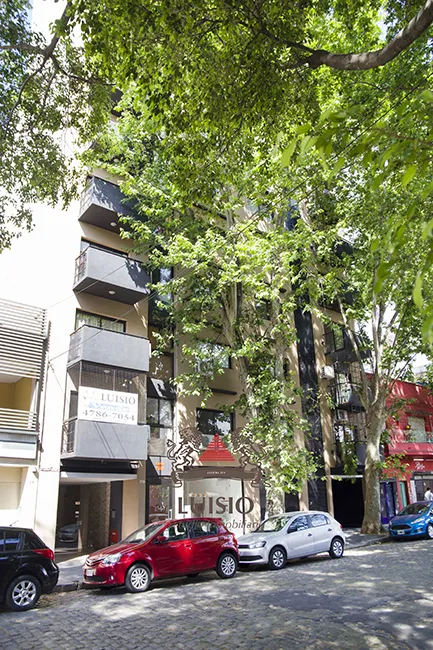 2 ambientes con balcón y aire
