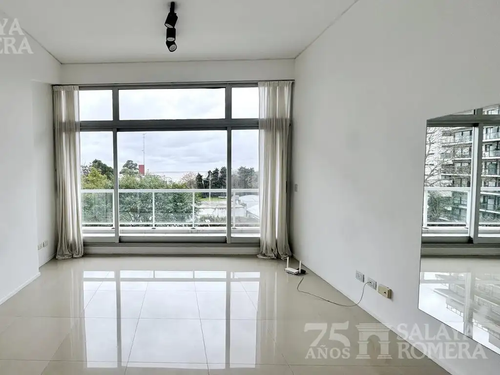 Puerto de Olivos, balcón y suite