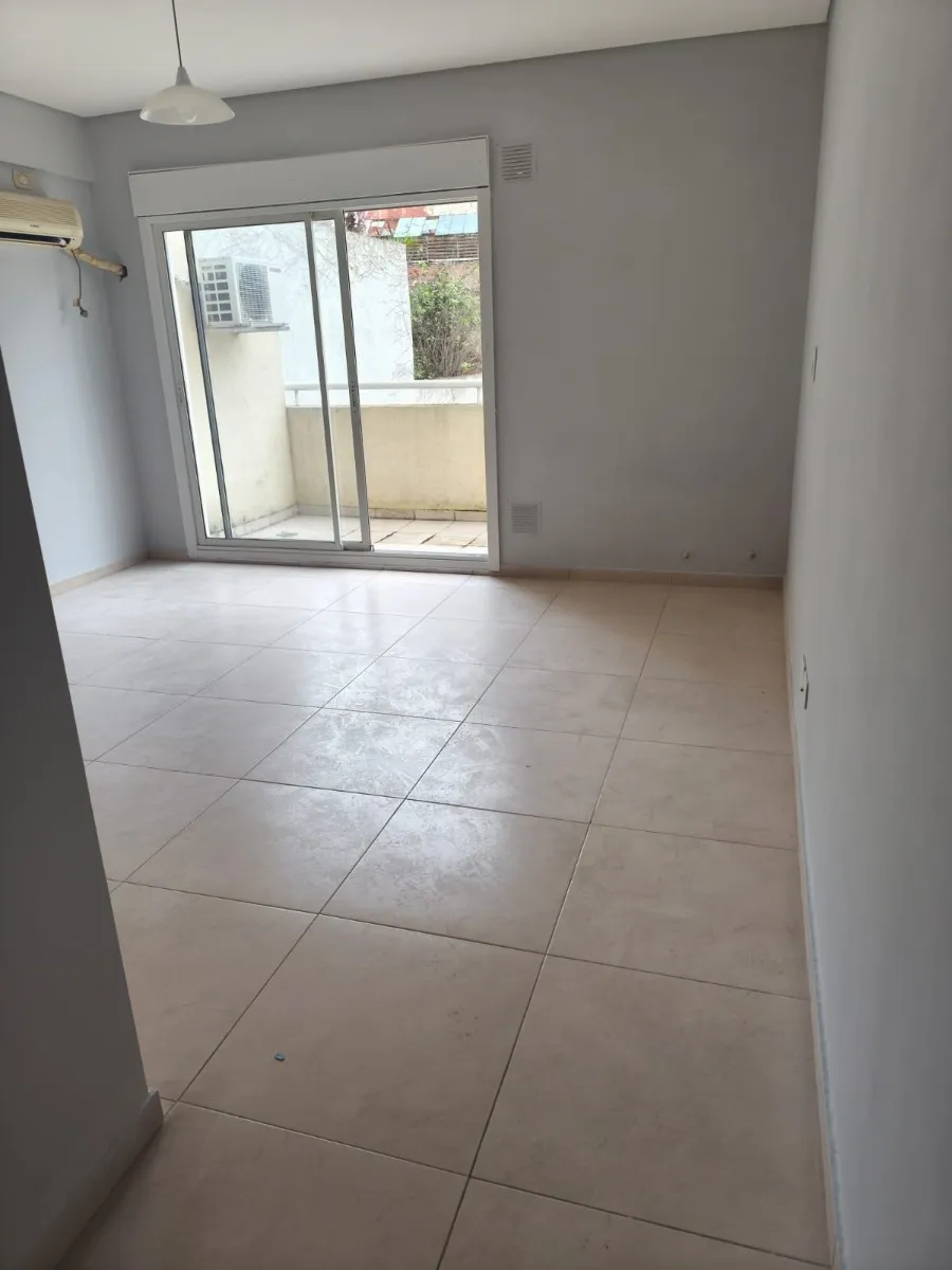 Monoambiente con balcón en Almagro