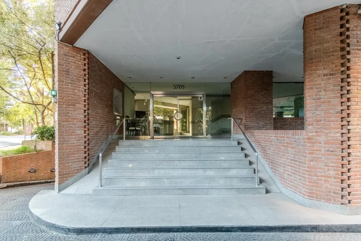 Imponente Piso Alto Con Vista Al Río, Amenities, Dos Cocheras Y Baulera Ubicado En La Lucila.