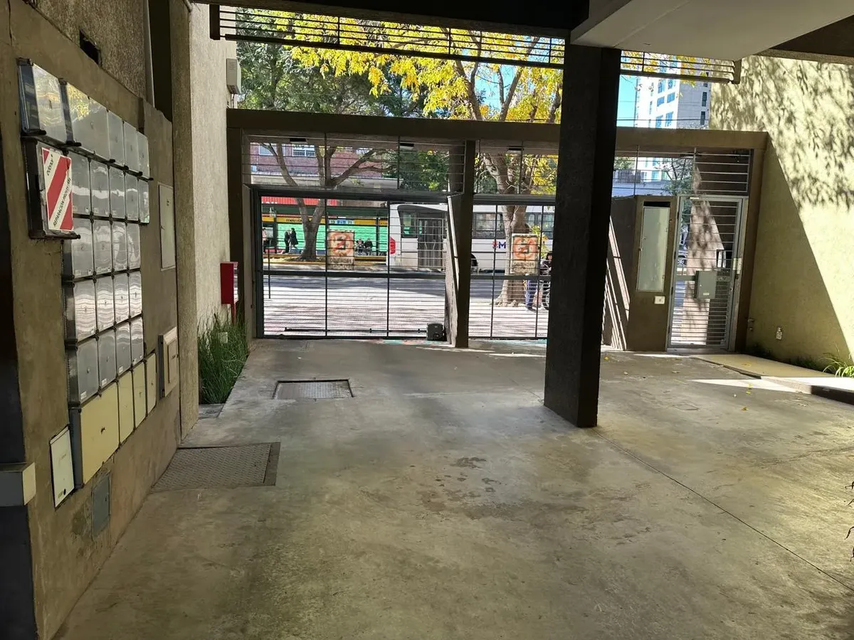 Departamento En Alquiler Sobre Av. Maipu .