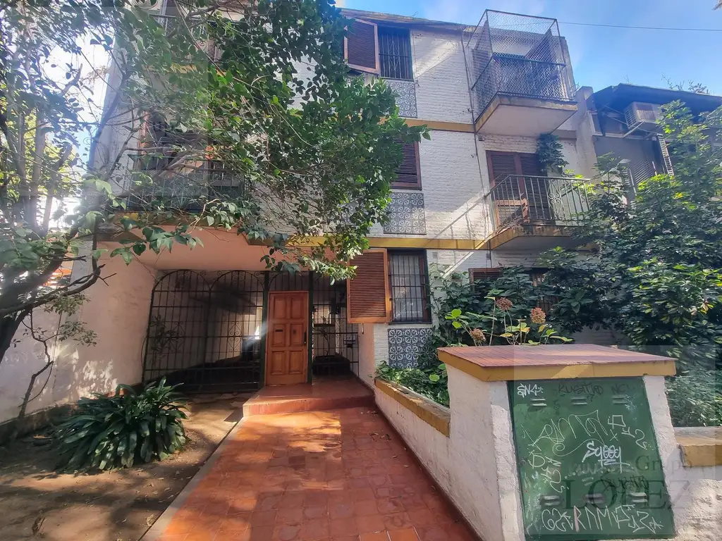 3 ambientes con balcón y AC