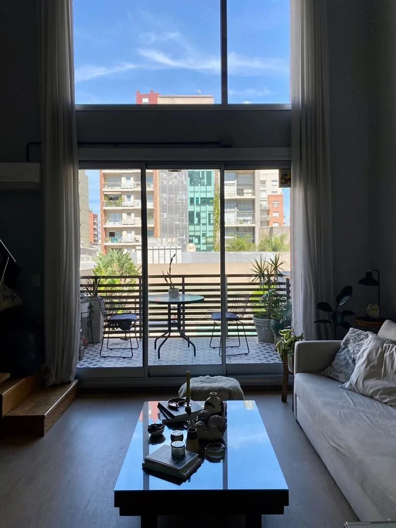 Duplex con balcón y piscina