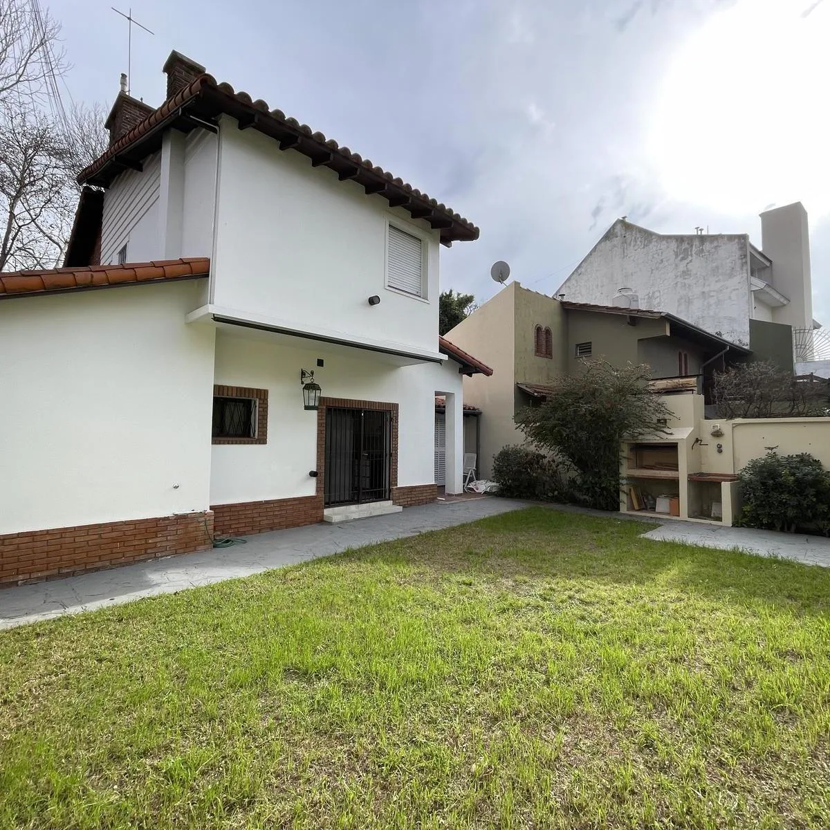 Casa en Alquiler - Vicente López - 3 Dorm. - 2 Baños - Jardin
