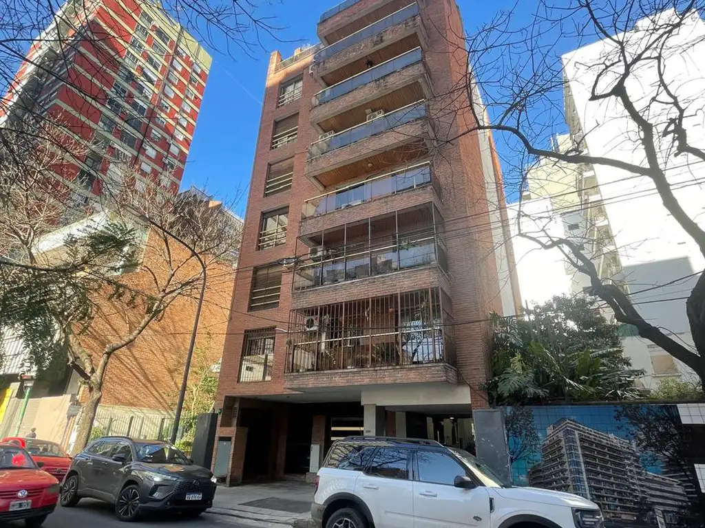 Semipiso con balcón y cochera