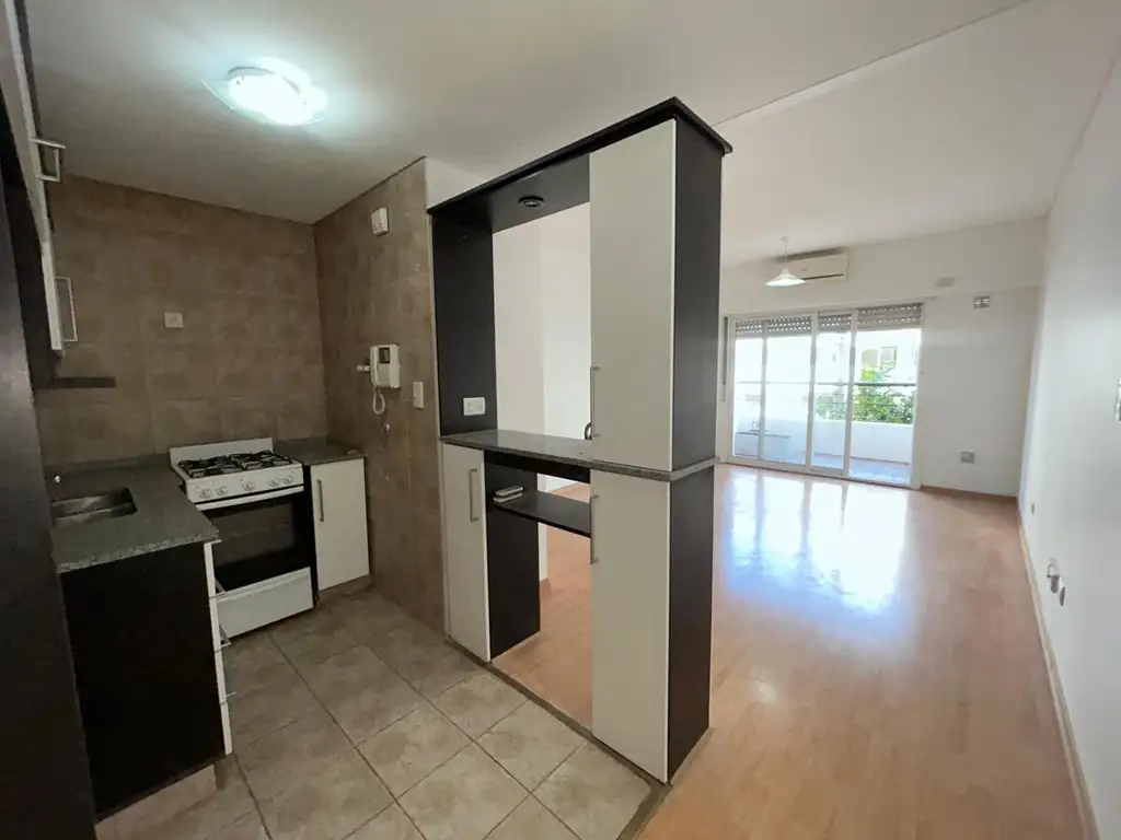 1 ambiente con balcón aterrazado