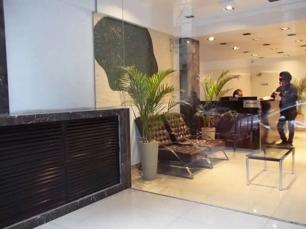 Monoambiente con balcón y pileta