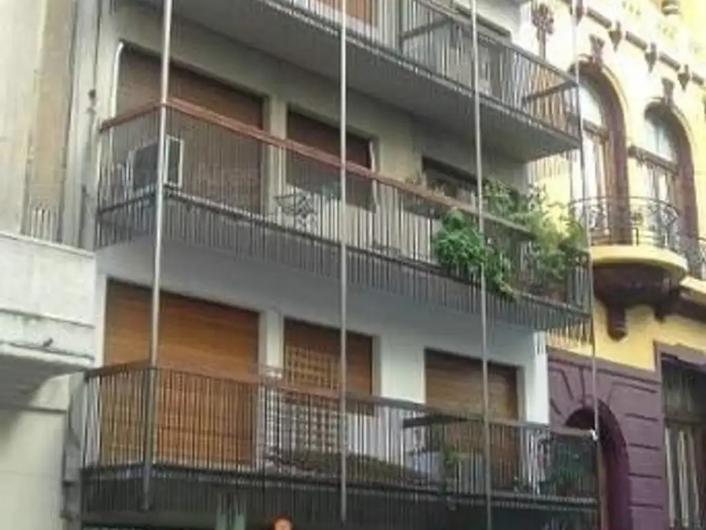 Estudio con balcón en Recoleta