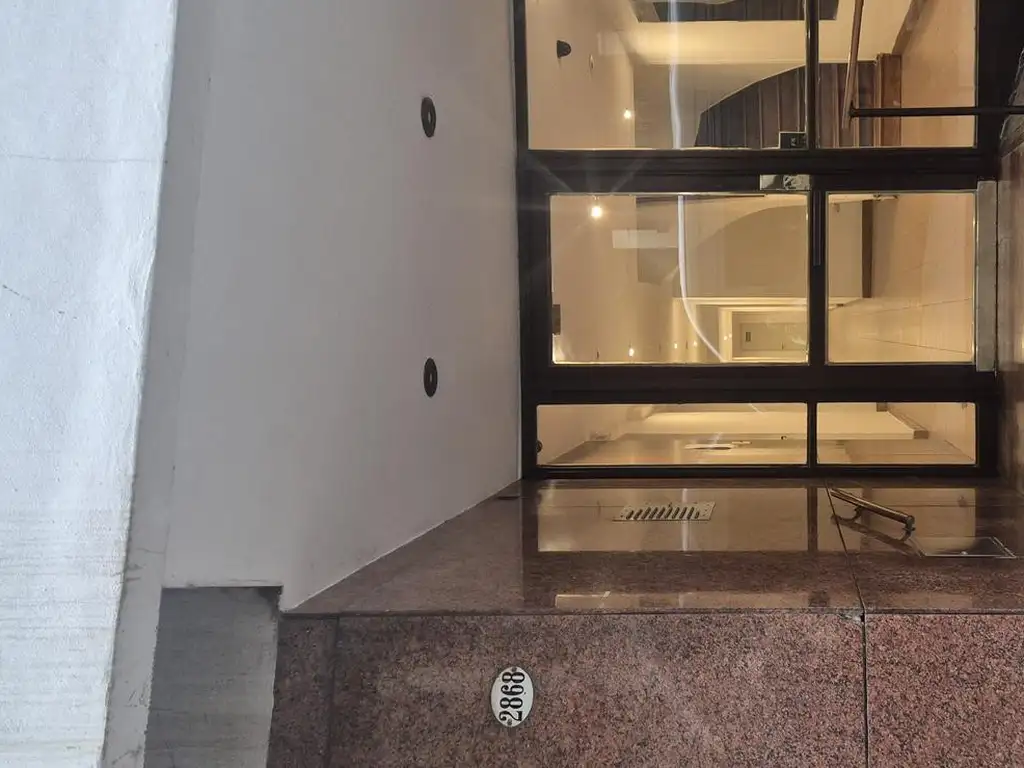 Departamento con dos balcones