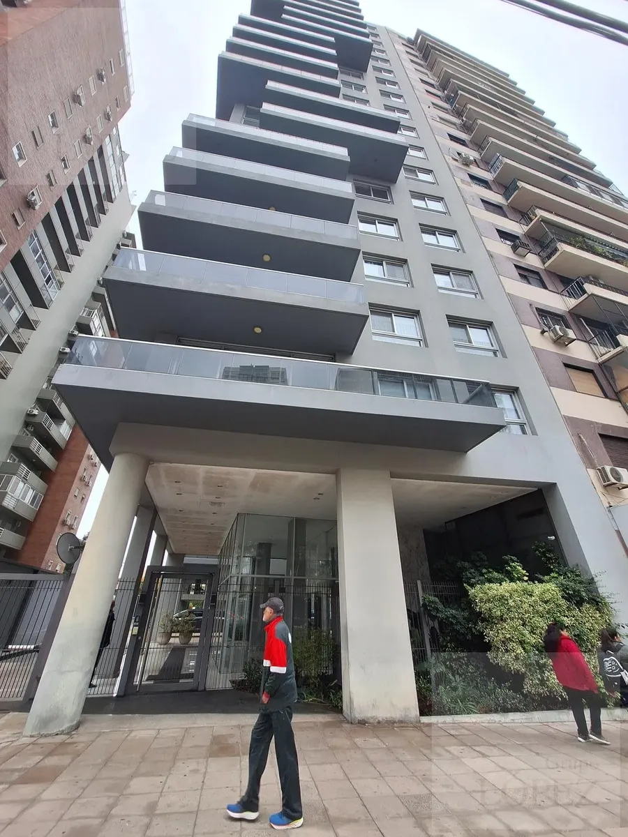 3 ambientes con balcón corrido