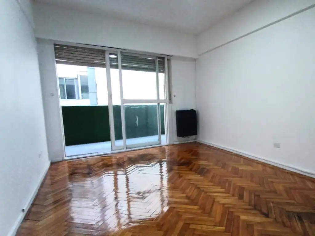 Departamento con vista a Av. Rivadavia