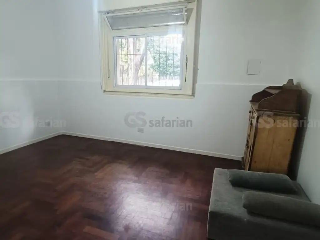 Planta baja al frente con patio