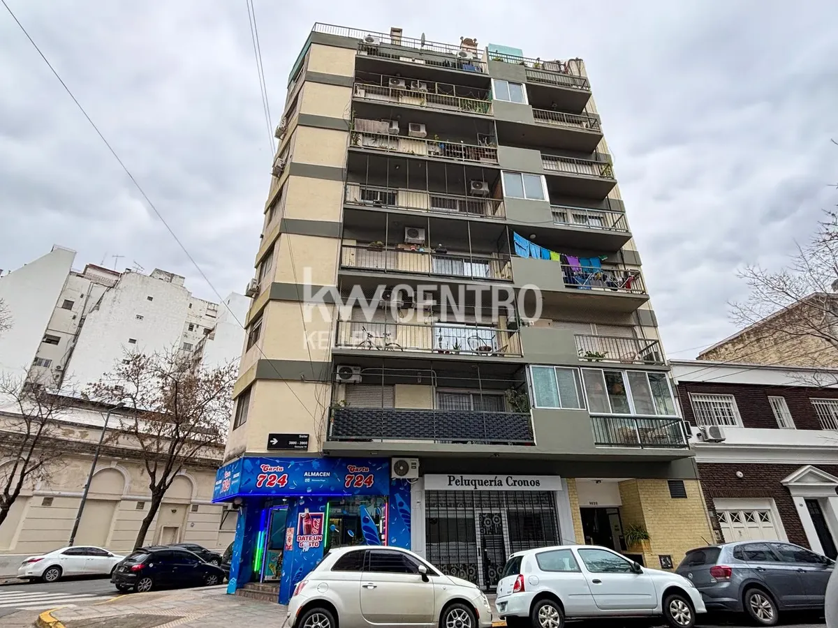 Monoambiente con balcón corrido