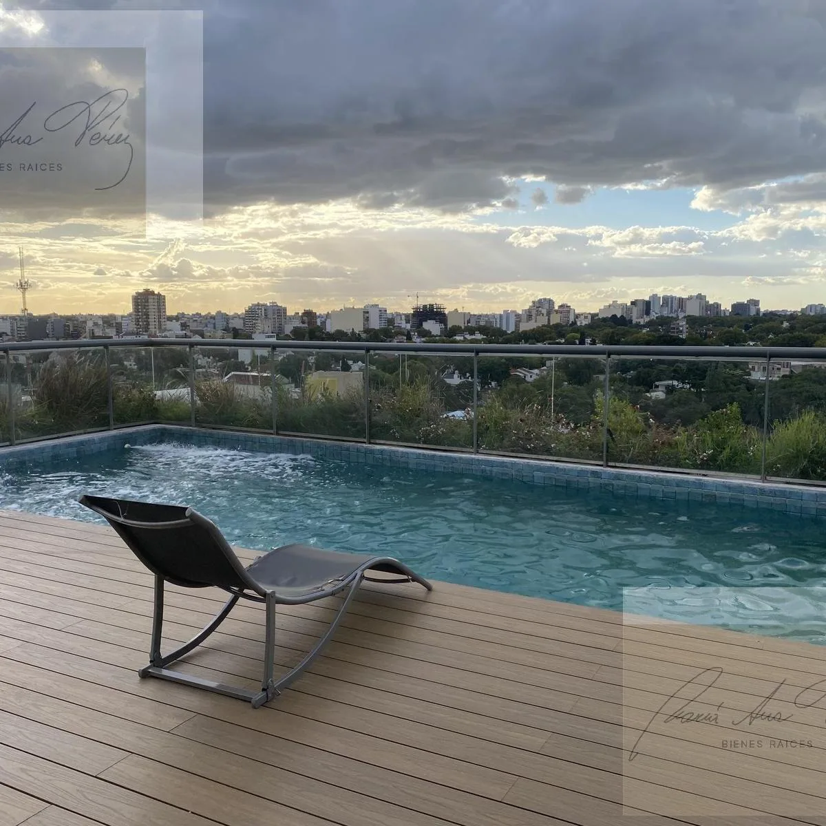 1 ambiente con balcón y amenities