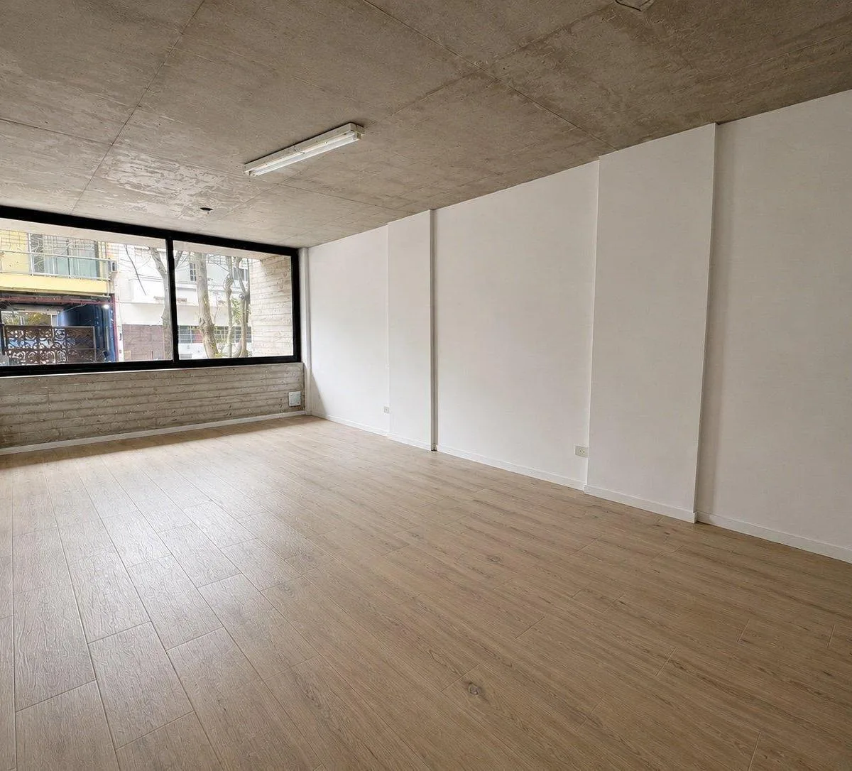 Monoambiente con balcón y pileta