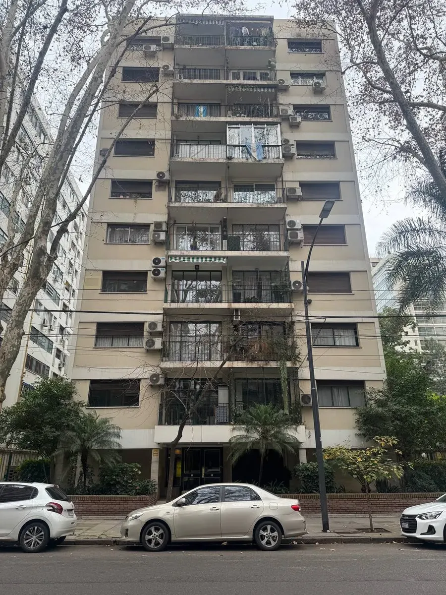 Departamento con balcón y terraza
