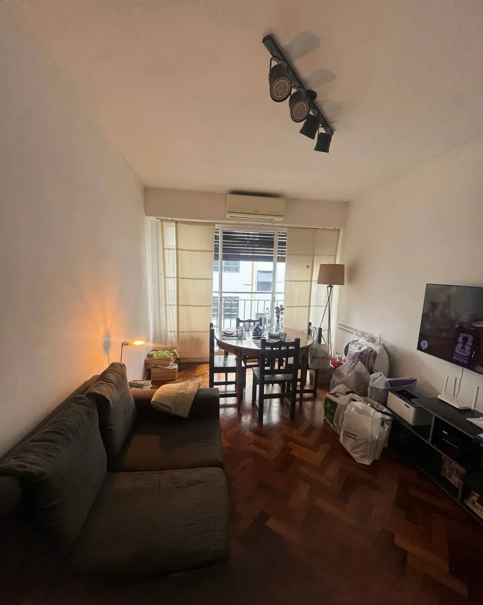 Departamento con balcón y terraza